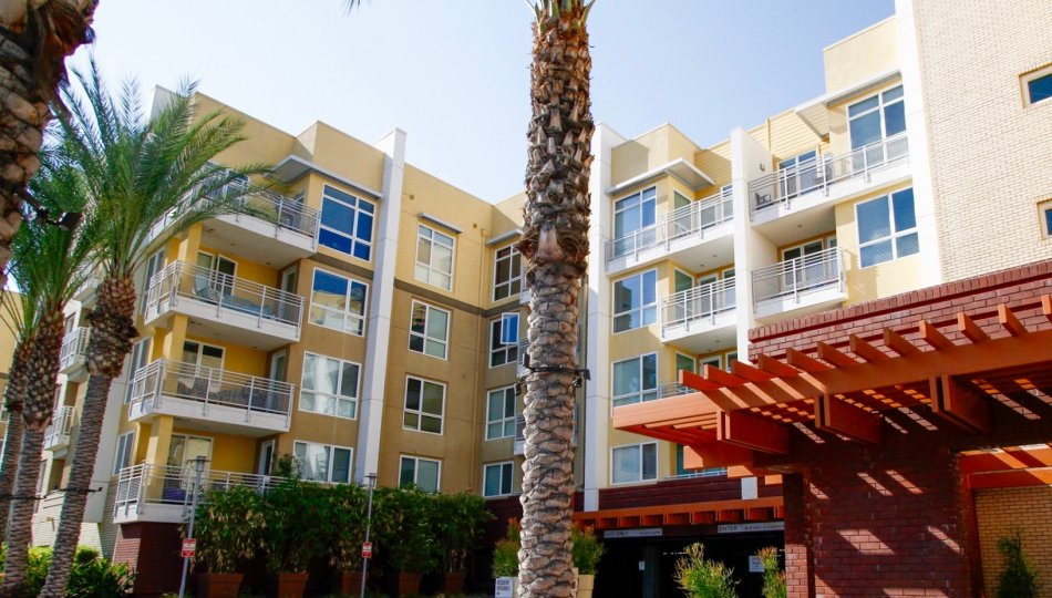 Ascent At Warner Center Woodland Hills CA